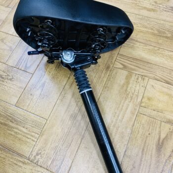 THOMAS ROAD専用 サドル｜厚手クッション・サスペンション付き｜交換用 電動自転車パーツ